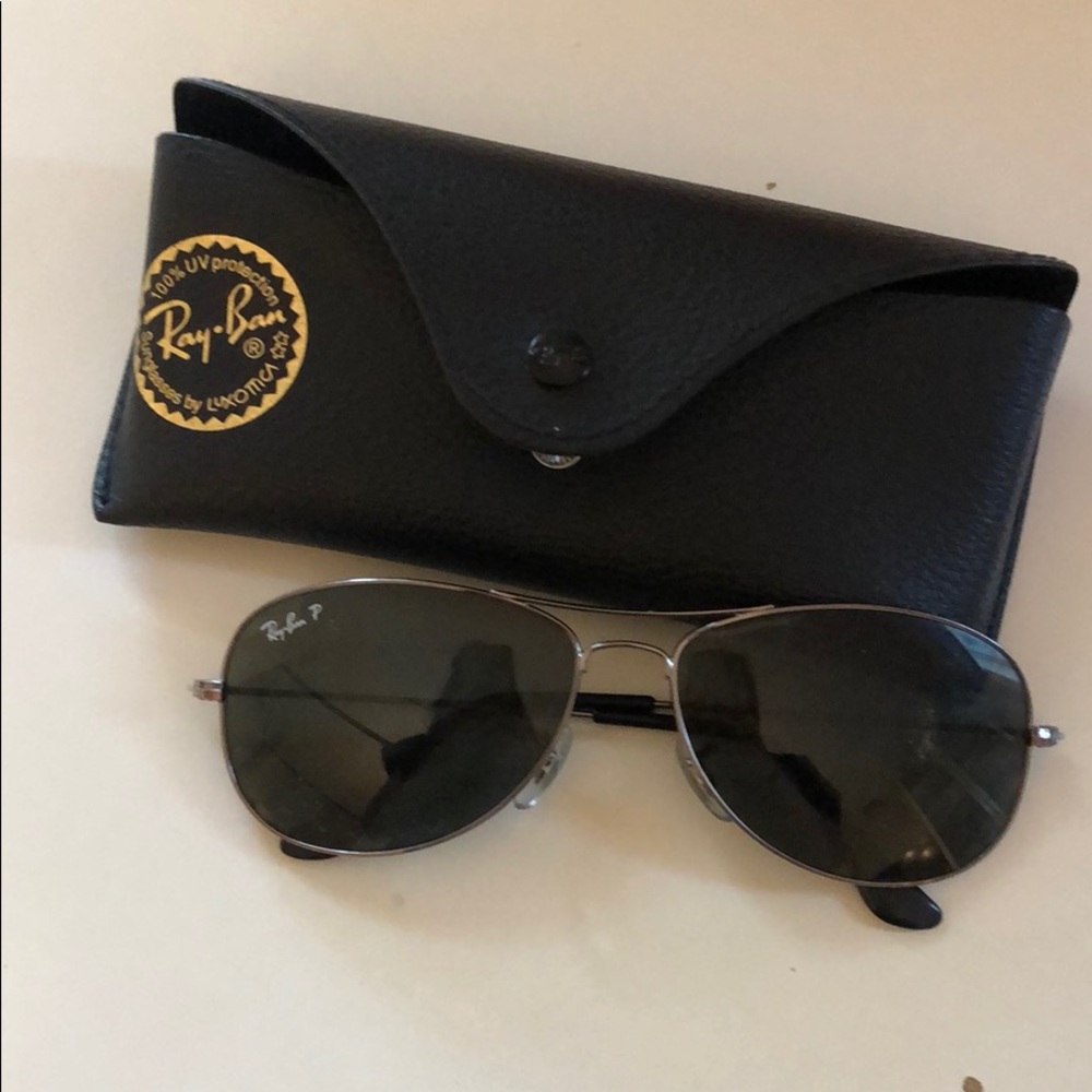 Men’s black aviator style ray bans polzarized